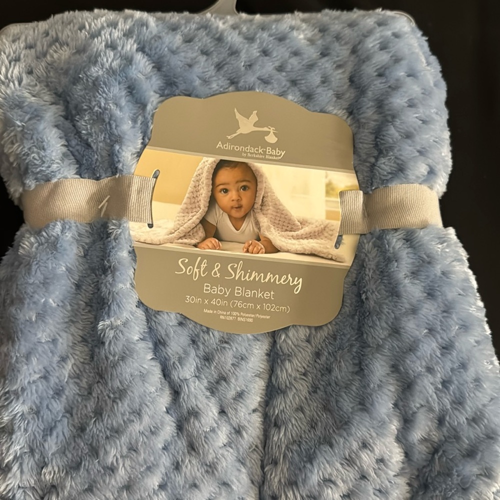 WT baby blanket  blue
30in x 40in
Adirondack baby by Berkshire blanket
